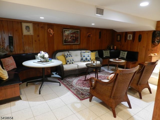2 Koewing Pl, West Orange Twp., NJ 07052