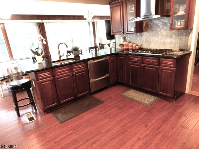 2 Koewing Pl, West Orange Twp., NJ 07052