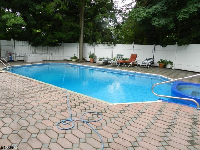 2 Koewing Pl, West Orange Twp., NJ 07052