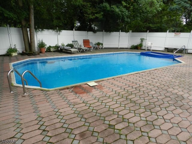 2 Koewing Pl, West Orange Twp., NJ 07052
