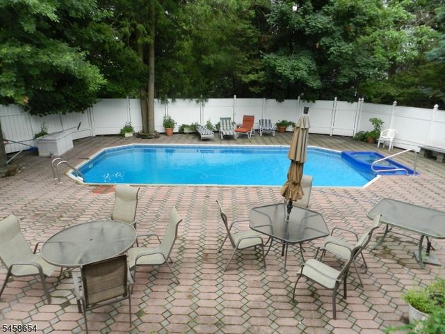 2 Koewing Pl, West Orange Twp., NJ 07052