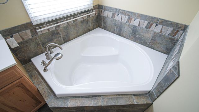 1110 Creekside Drive, Lawrenceburg, KY 40342