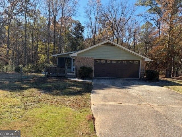 185 Redwood Circle, Fayetteville, GA 30214