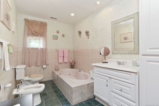 421 Strong Street, East Haven, CT 06512
