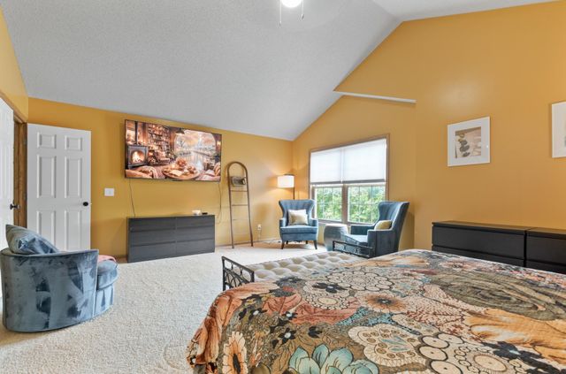 370 Liberty Heights Drive, Chaska, MN 55318