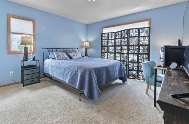 370 Liberty Heights Drive, Chaska, MN 55318