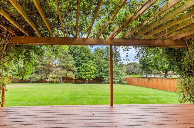 370 Liberty Heights Drive, Chaska, MN 55318