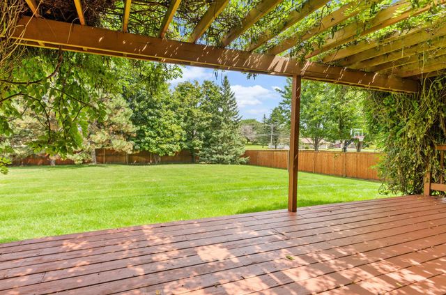 370 Liberty Heights Drive, Chaska, MN 55318