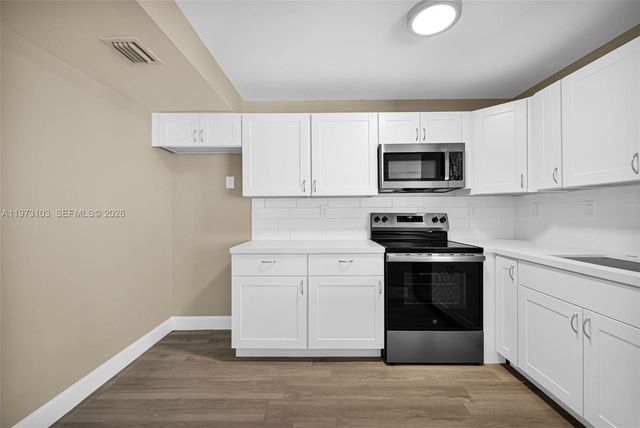 700 NW 214th St 321, Miami Gardens, FL 33169