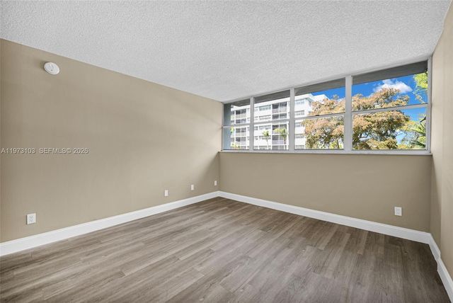 700 NW 214th St 321, Miami Gardens, FL 33169