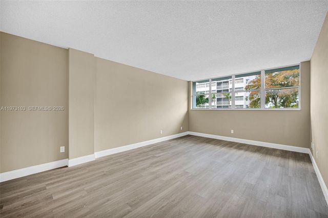 700 NW 214th St 321, Miami Gardens, FL 33169