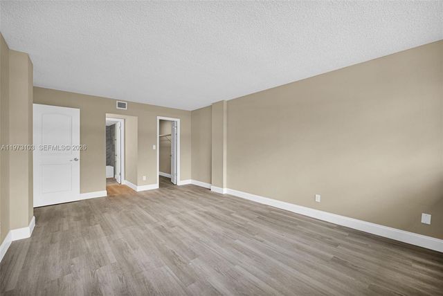 700 NW 214th St 321, Miami Gardens, FL 33169