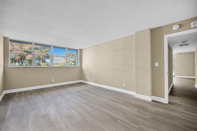 700 NW 214th St 321, Miami Gardens, FL 33169