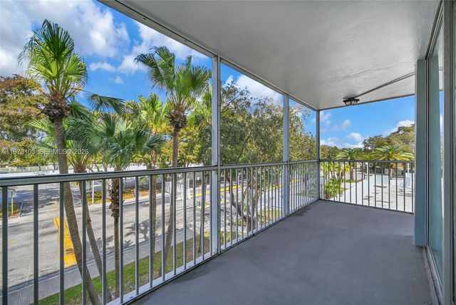 700 NW 214th St 321, Miami Gardens, FL 33169