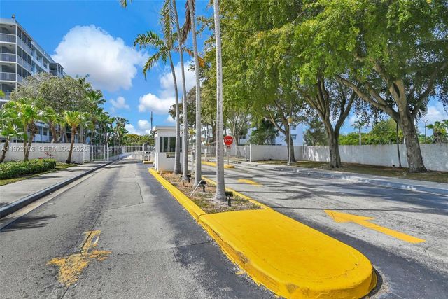 700 NW 214th St 321, Miami Gardens, FL 33169