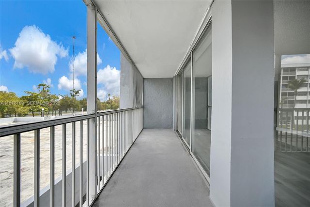 700 NW 214th St 321, Miami Gardens, FL 33169