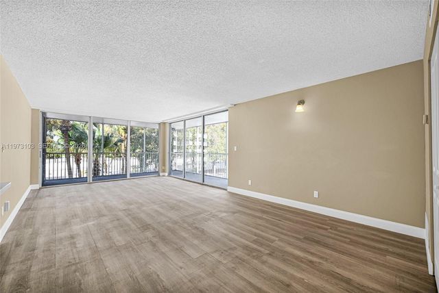 700 NW 214th St 321, Miami Gardens, FL 33169