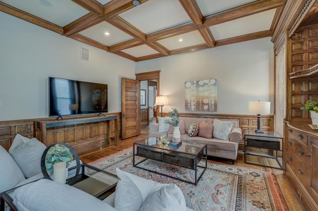 1783 Irving Avenue S, Minneapolis, MN 55403