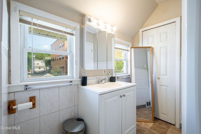 28 Grant Avenue, Albany, NY 12206