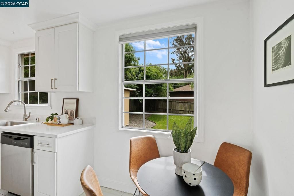 Image 7 of property listing at 218 Hillcrest Ave., Benicia, CA 94510