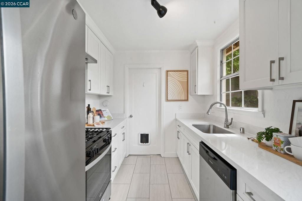 Image 9 of property listing at 218 Hillcrest Ave., Benicia, CA 94510