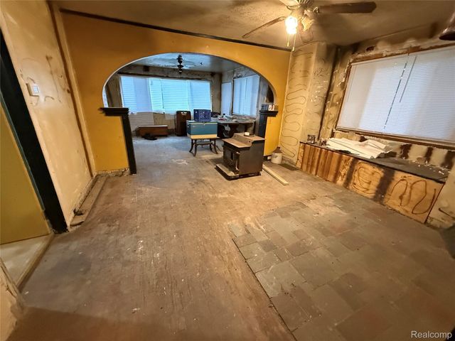 2137 E Buder Avenue, Burton, MI 48529