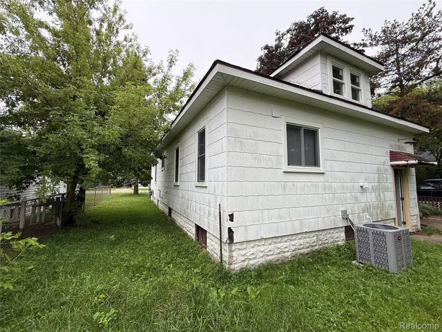 2137 E Buder Avenue, Burton, MI 48529