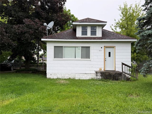2137 E Buder Avenue, Burton, MI 48529