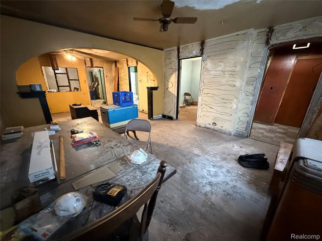 2137 E Buder Avenue, Burton, MI 48529