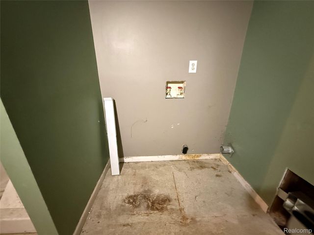 2137 E Buder Avenue, Burton, MI 48529