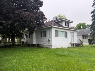 2137 E Buder Avenue, Burton, MI 48529