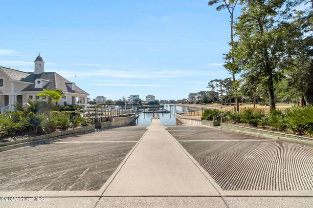 664 Augustine Avenue SW, Supply, NC 28462