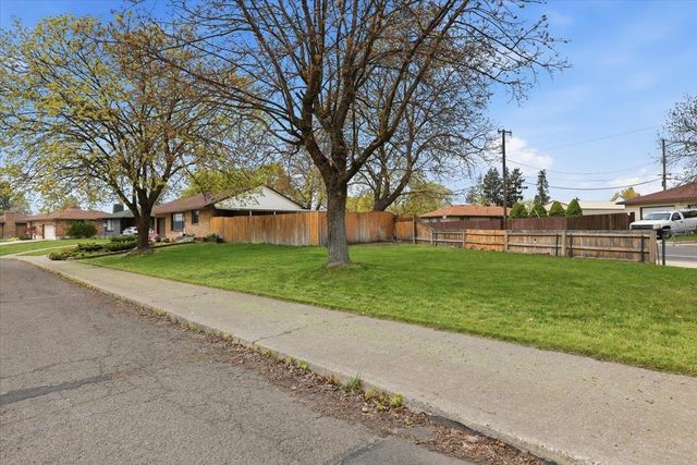 3150 W Queen Pl, Spokane, WA 99205