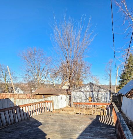 850 11th Avenue S, Clinton, IA 52732