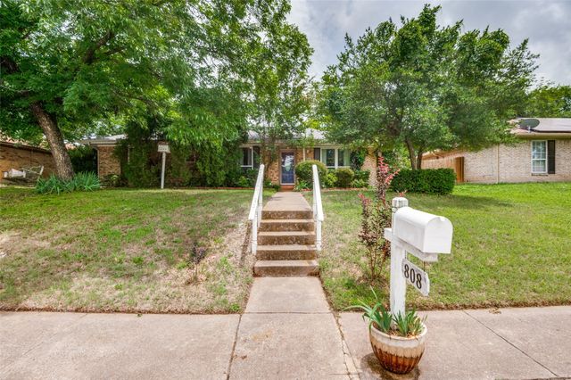 808 Katherine Court, Cedar Hill, TX 75104