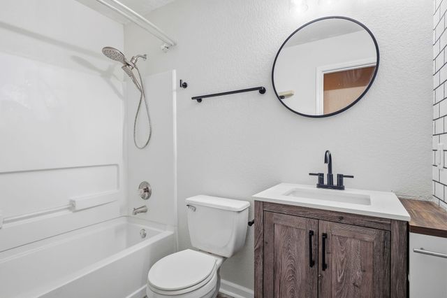 152 Karrie DR, Kyle, TX 78640