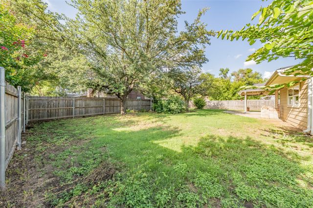 5105 French Wood Drive, Arlington, TX 76016