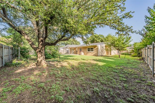 5105 French Wood Drive, Arlington, TX 76016
