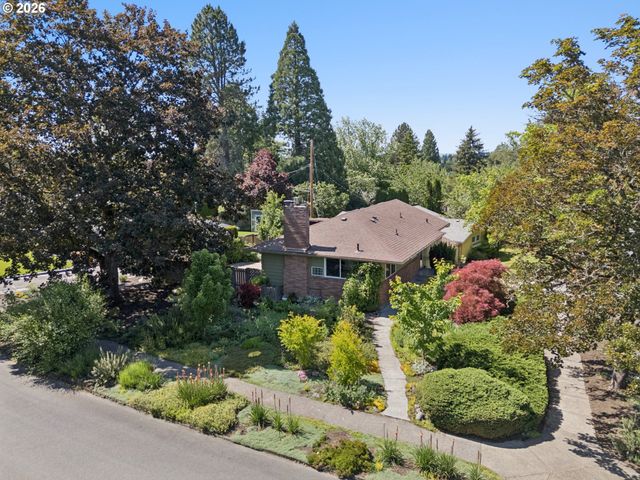 1885 Sw HUNTINGTON Ave, Portland, OR 97225