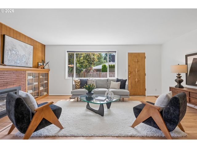 1885 Sw HUNTINGTON Ave, Portland, OR 97225