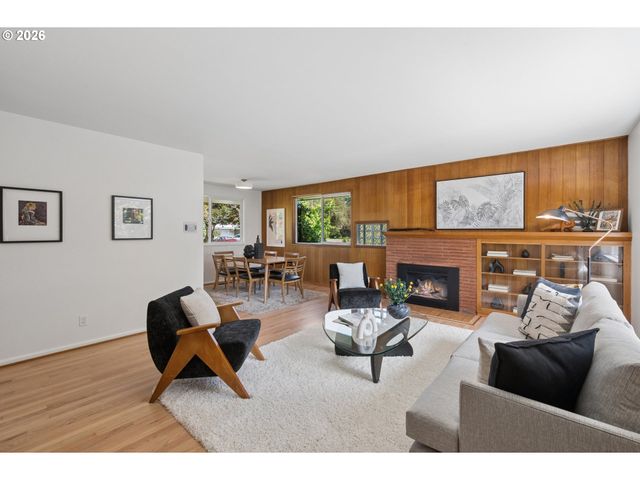 1885 Sw HUNTINGTON Ave, Portland, OR 97225