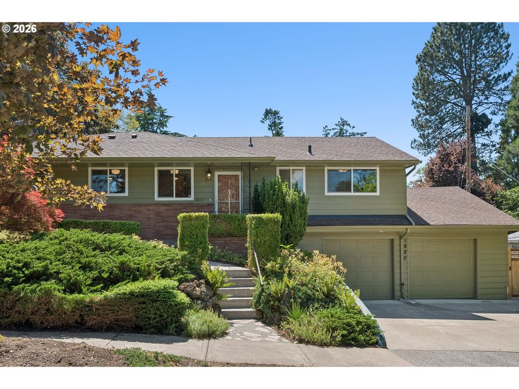 1885 Sw HUNTINGTON Ave, Portland, OR 97225