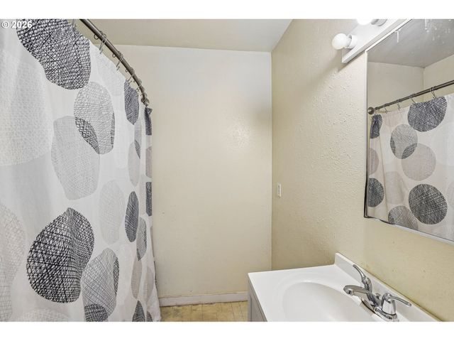 1760 C St, Salem, OR 97301