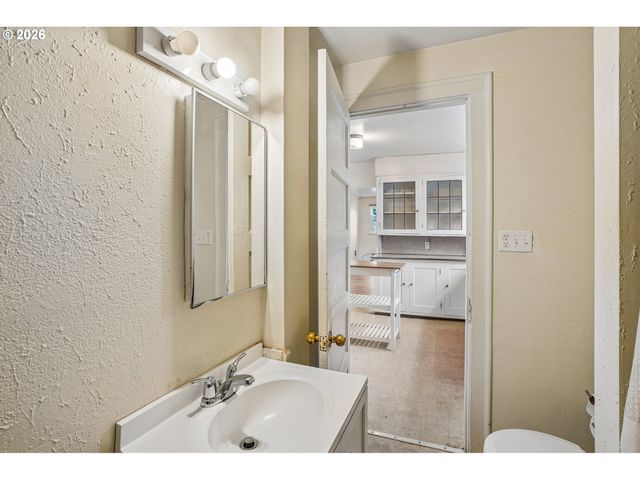 1760 C St, Salem, OR 97301