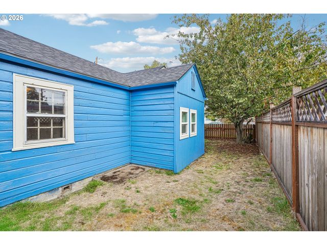 1760 C St, Salem, OR 97301