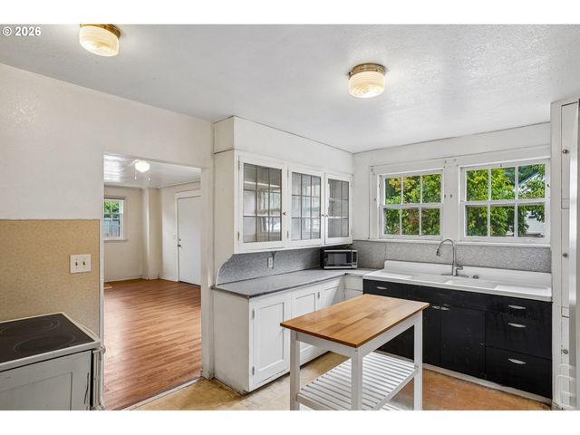 1760 C St, Salem, OR 97301