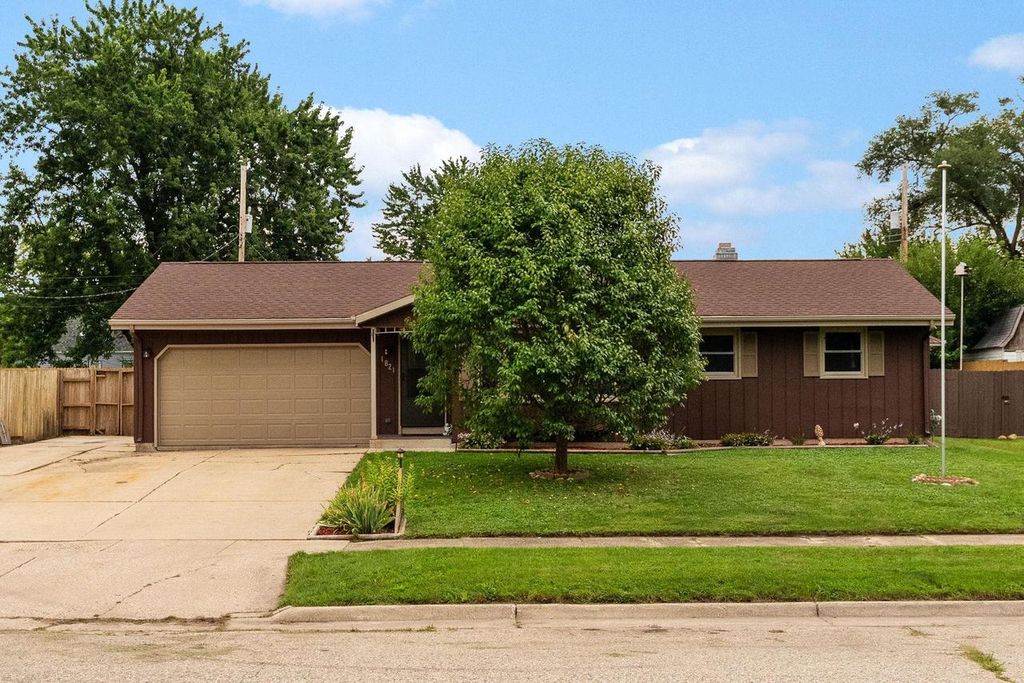 1821 S Marion Avenue, Janesville, WI 53546