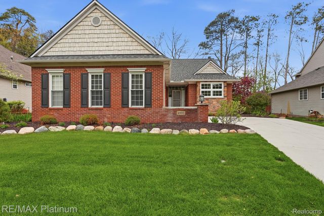 2508 Signature Drive, Hamburg Township, MI 48169