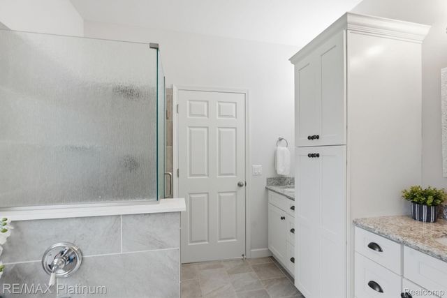 2508 Signature Drive, Hamburg Township, MI 48169