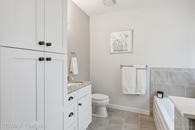 2508 Signature Drive, Hamburg Township, MI 48169